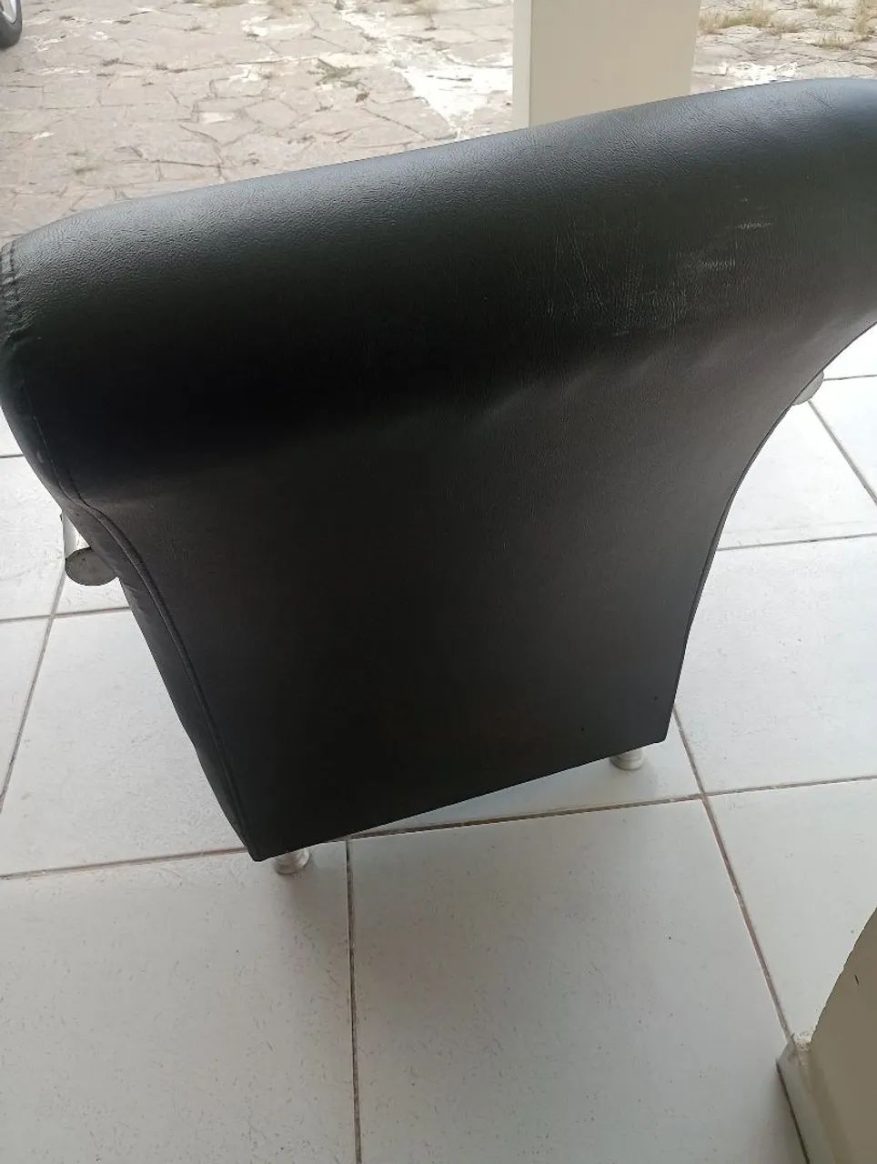 POLTRONA COM PÉS DE ALUMÍNIO  - Foto 3