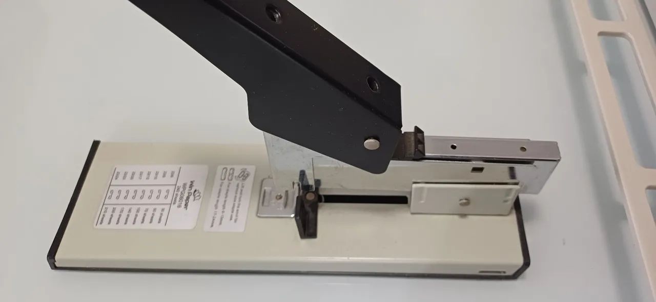 Stapler64993885497218122