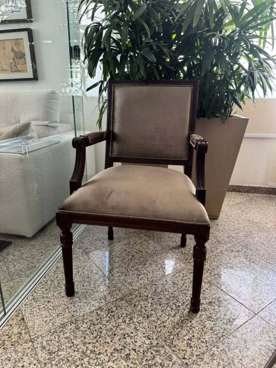 2 Cadeiras clássicas  - Foto 3