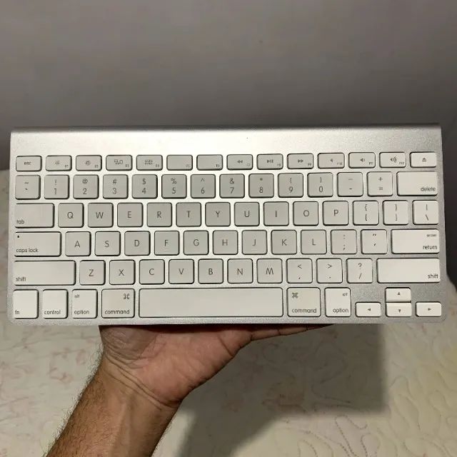 Teclado Apple (a pilha) com conexão bluetooth