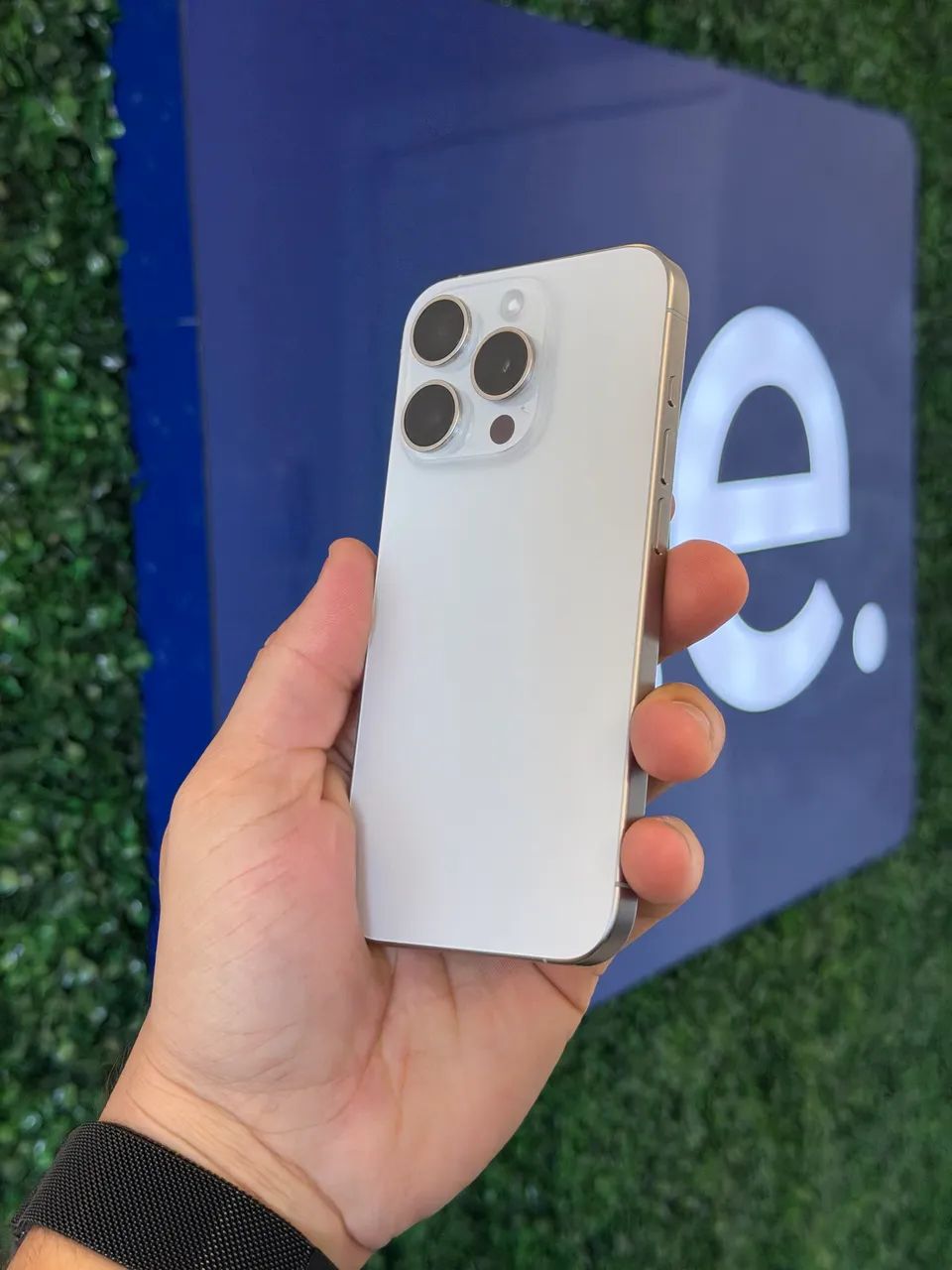  iPhone 15 pro 256gb branco seminovo - Foto 2