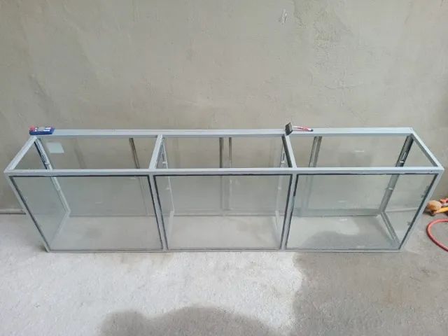 VITRINE EM FERRO E VIDRO - Foto 2