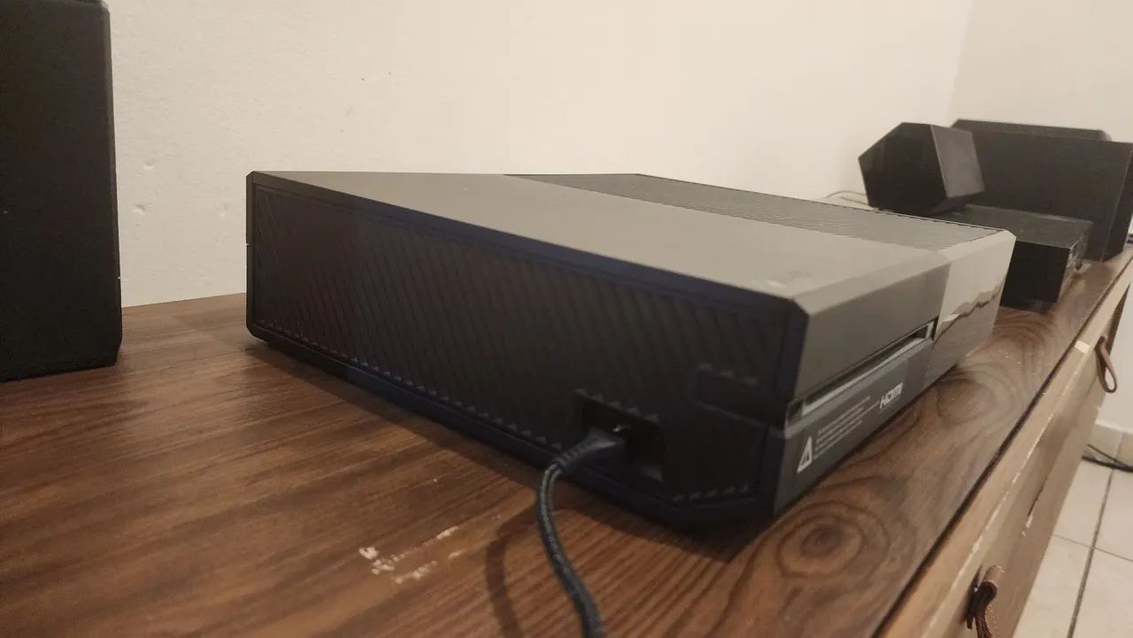 Xbox One FAT com um controle e Kinect - Foto 2
