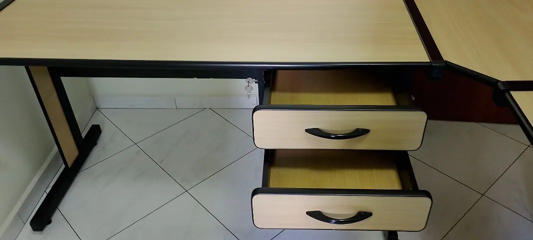 Mesa para Escritório com Gaveteiro Seminova  - Foto 2