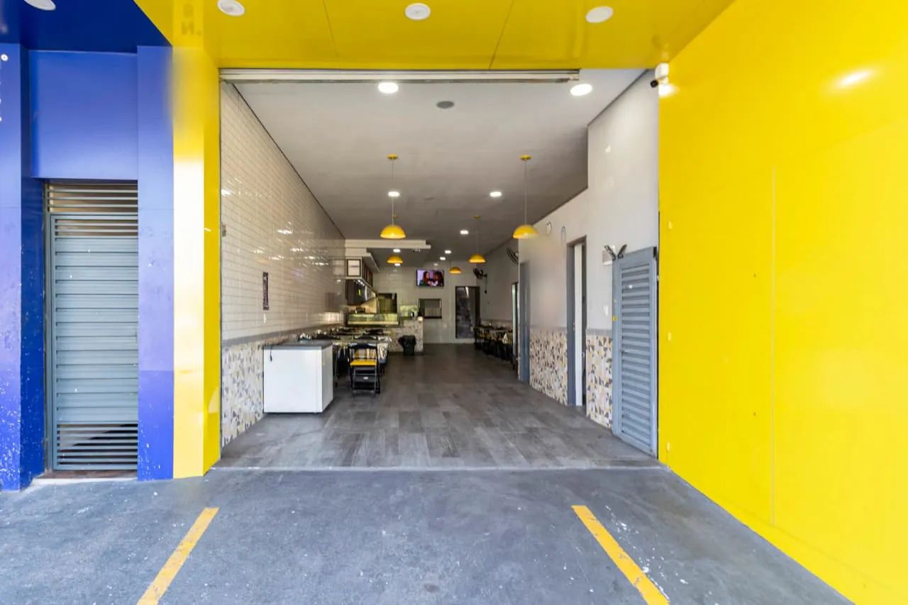 Loja na Avenida Deputado Emílio Carlos, 856  125 m²
