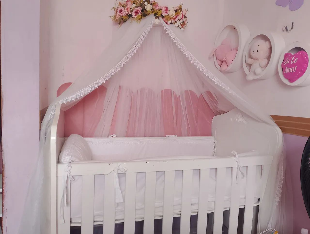 Berço capitonê vira cama + dorcel kit berço e mosqueiro 