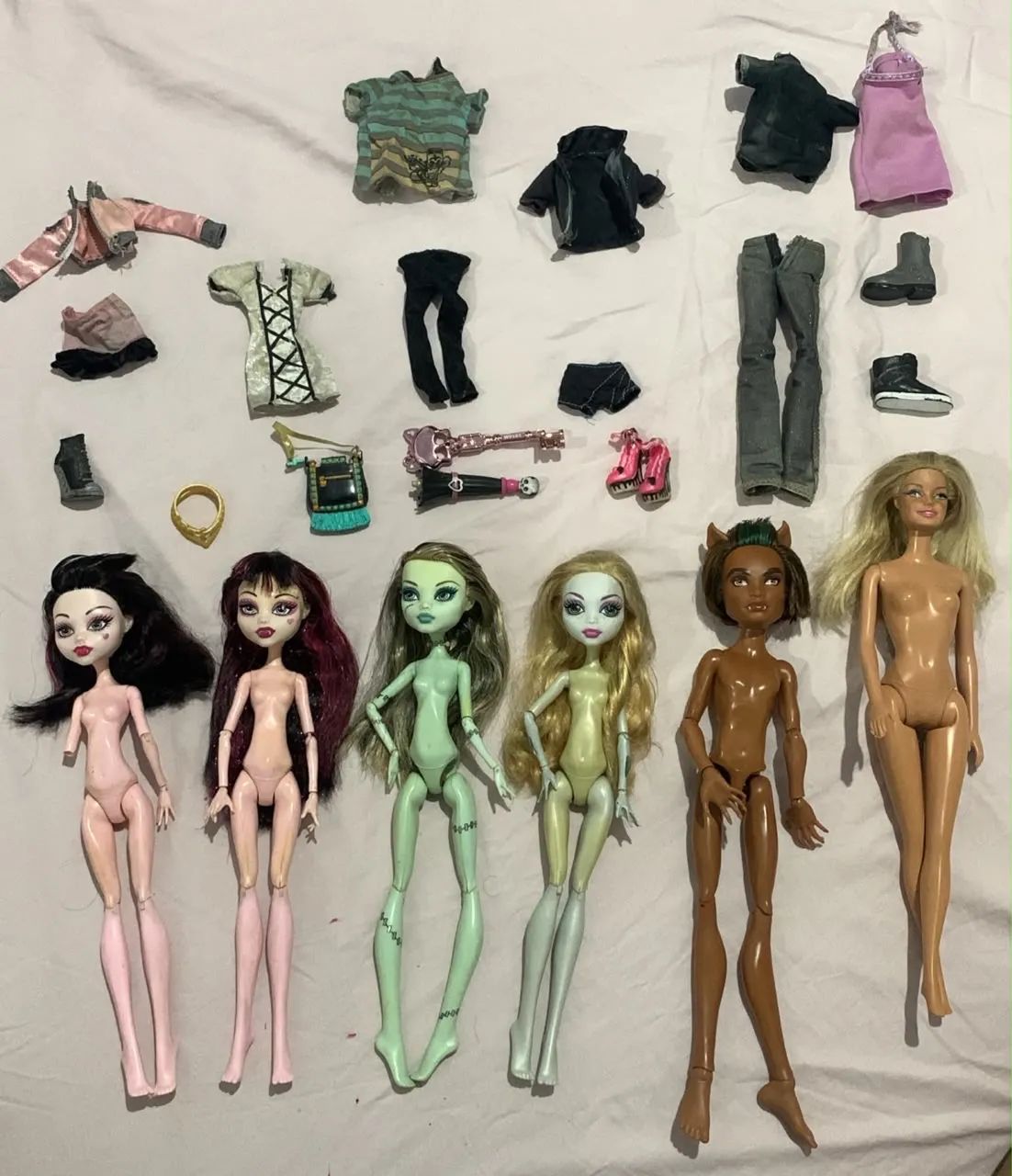 Bonecas Monster High Usadas + acessórios variados + Barbie original de brinde