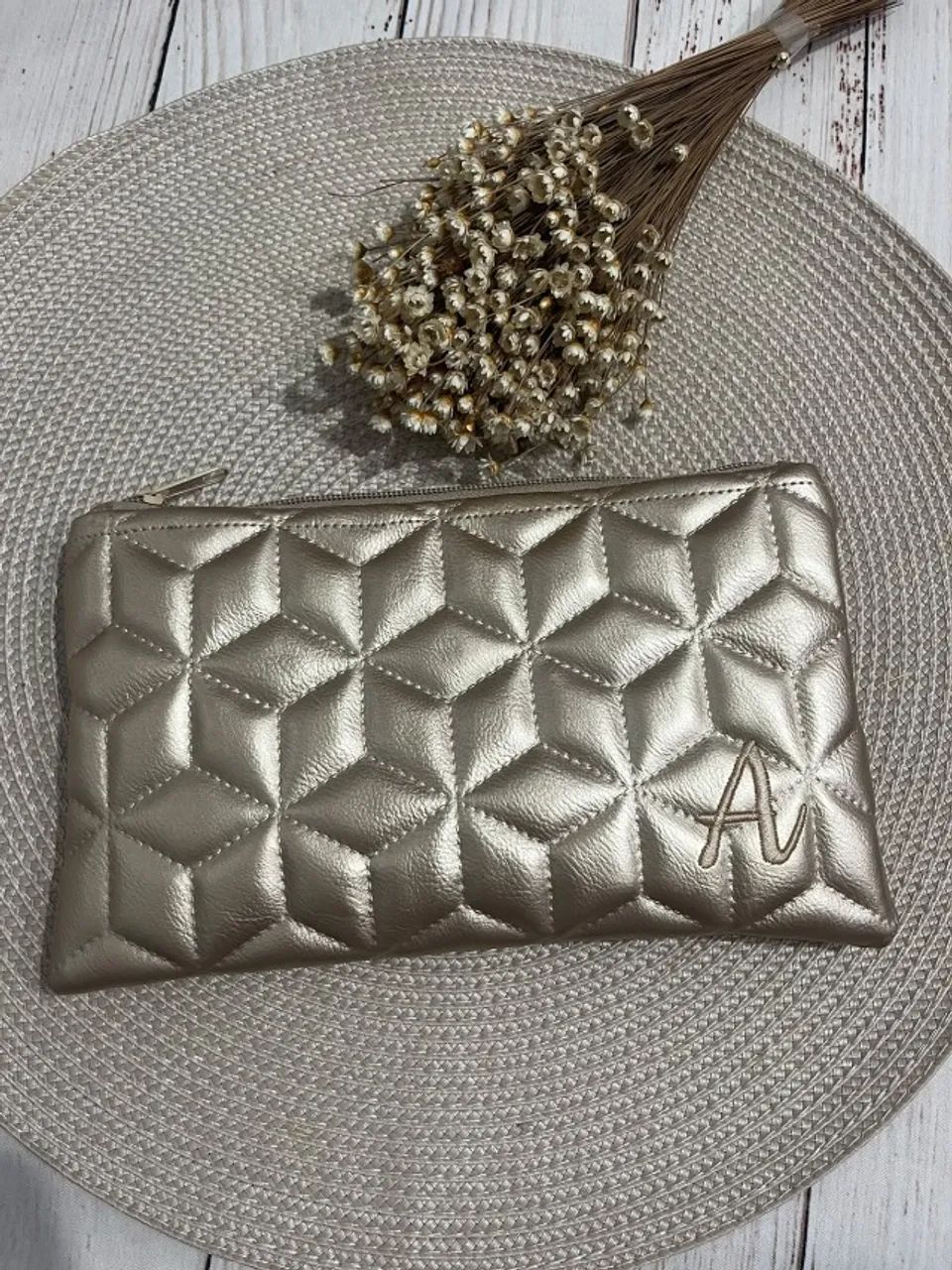 necessaire slim dourada 