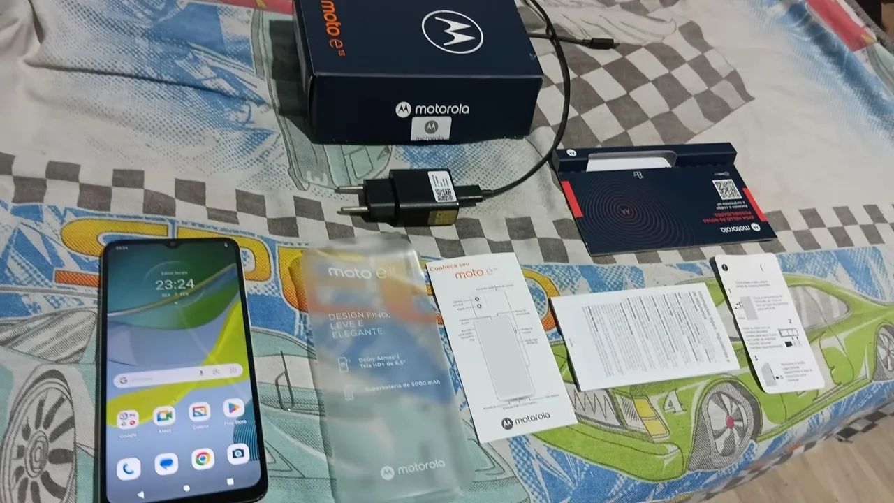 Celular motorola e13 bateria inchada trinco na tela ( nao abaixo preço 