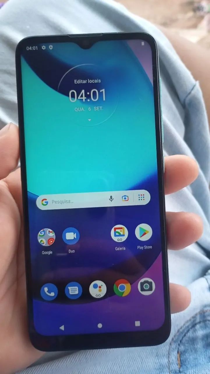 Vendo celular moto E20 tá novinho 