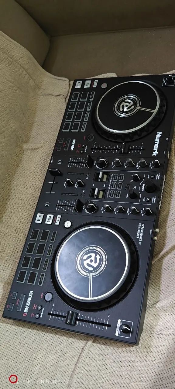 Controladora Numark Mixtrack Pro FX - Foto 2