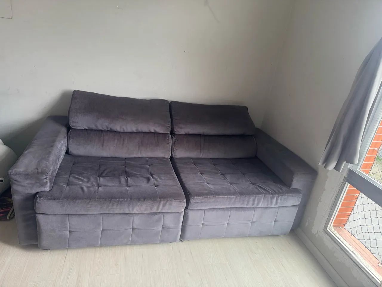 Sofá retrátil 3 lugares cinza  - Foto 4