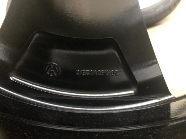 Vendo rodas com pneus aro 19 originais VW Taos - Foto 2
