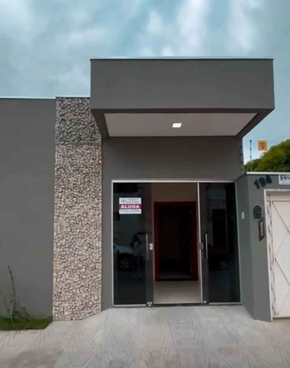 Aluga-se PONTO COMERCIAL 
