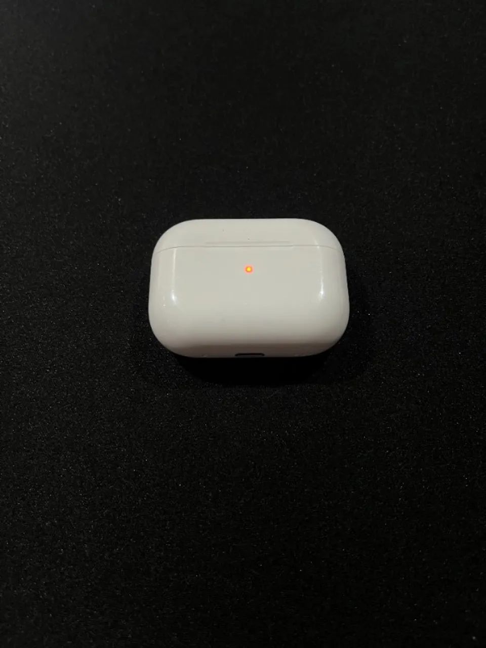 Vendo AirPods Pro 2ª Geração, com estojo MagSafe (fone esquerdo não funciona). - Foto 2