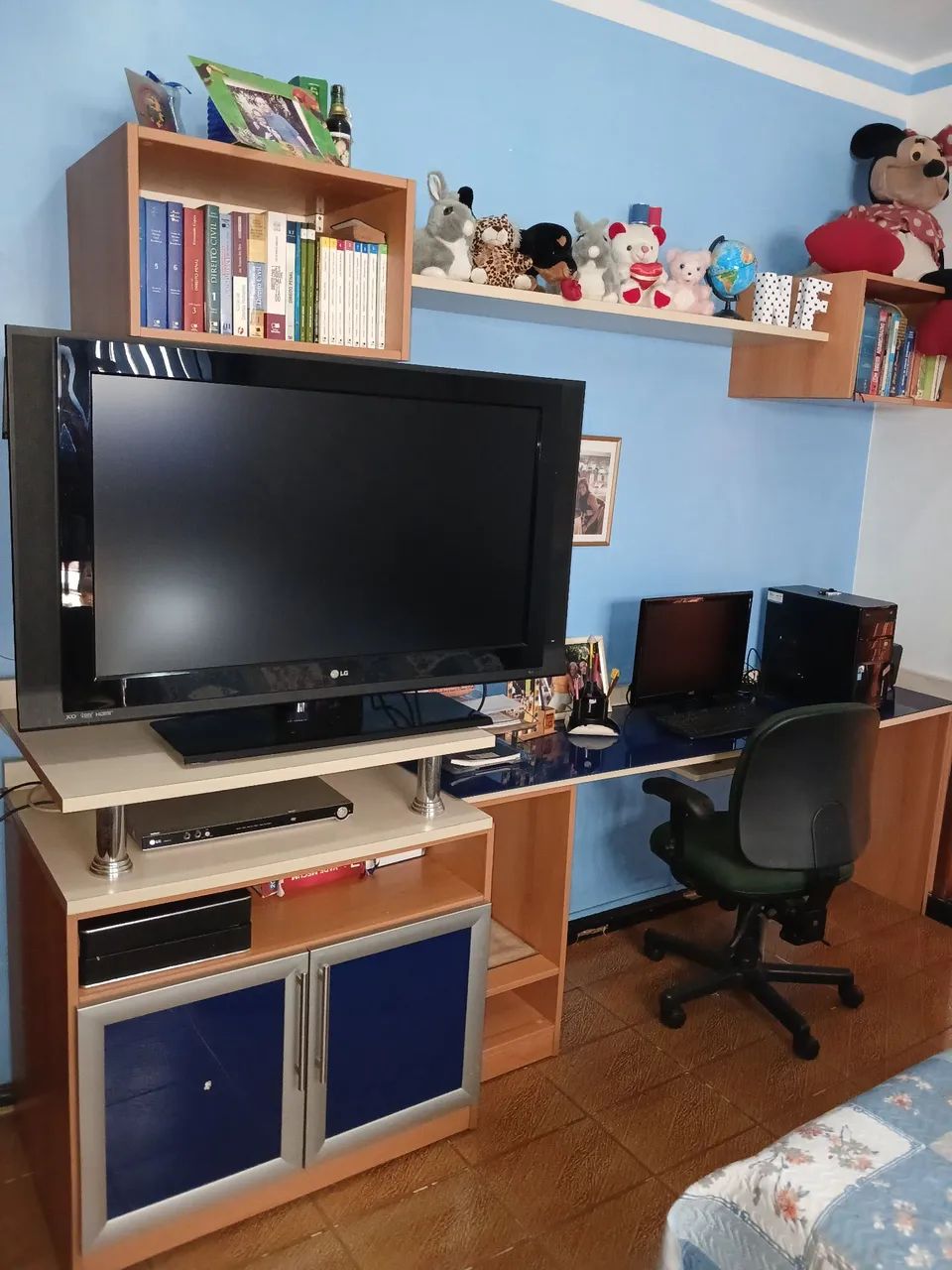 Computer and TV Rack (contact Marilda *)