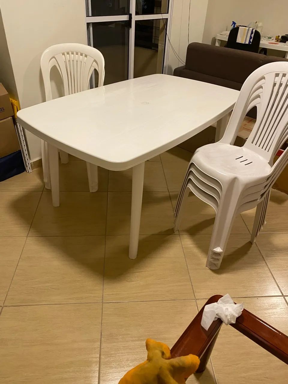 2 mesas plástico + 6 cadeiras - Foto 2