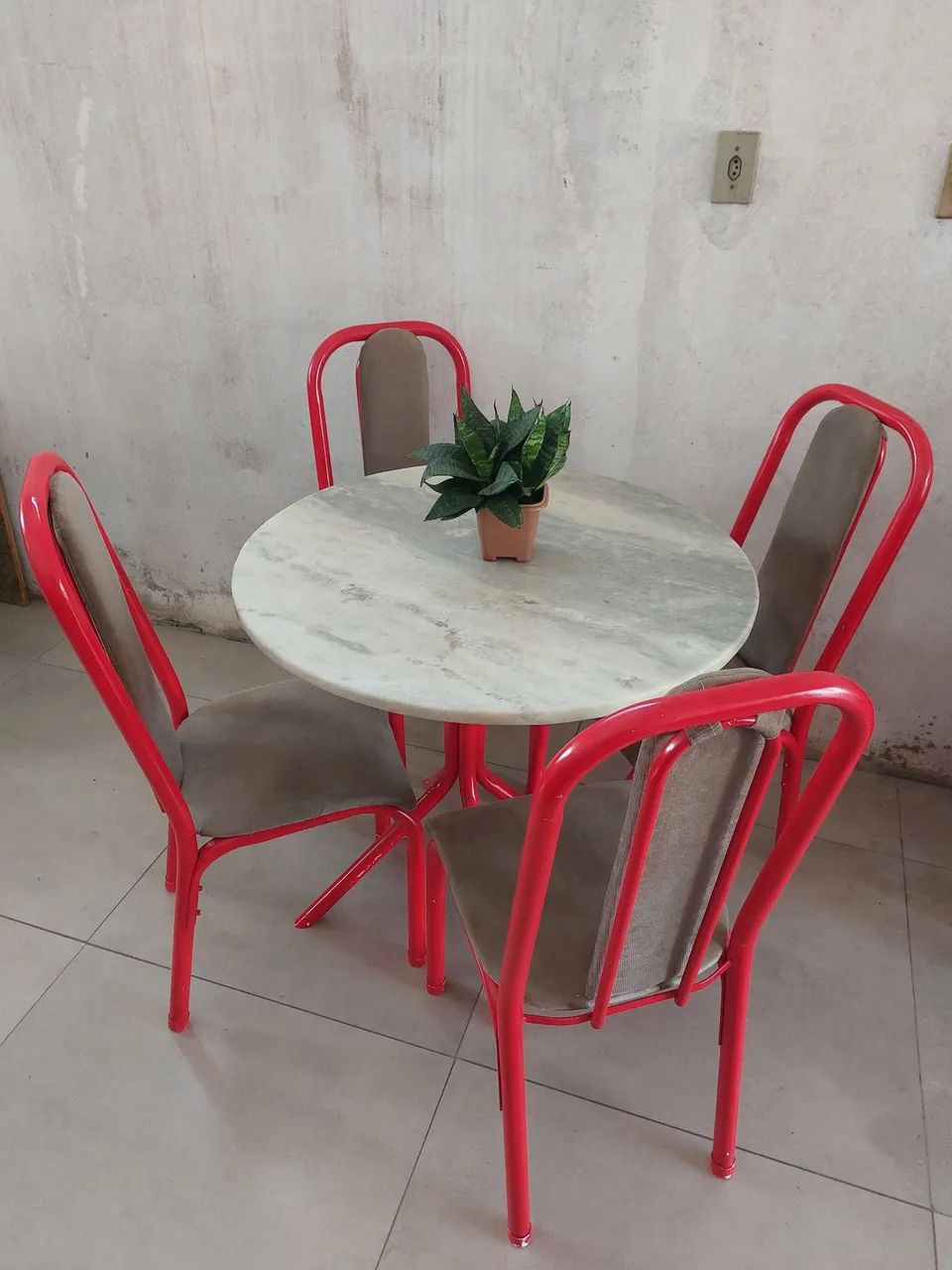 Mesa e cadeiras 