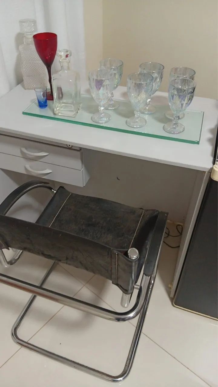 Vendo cadeira e essa mesa  - Foto 3