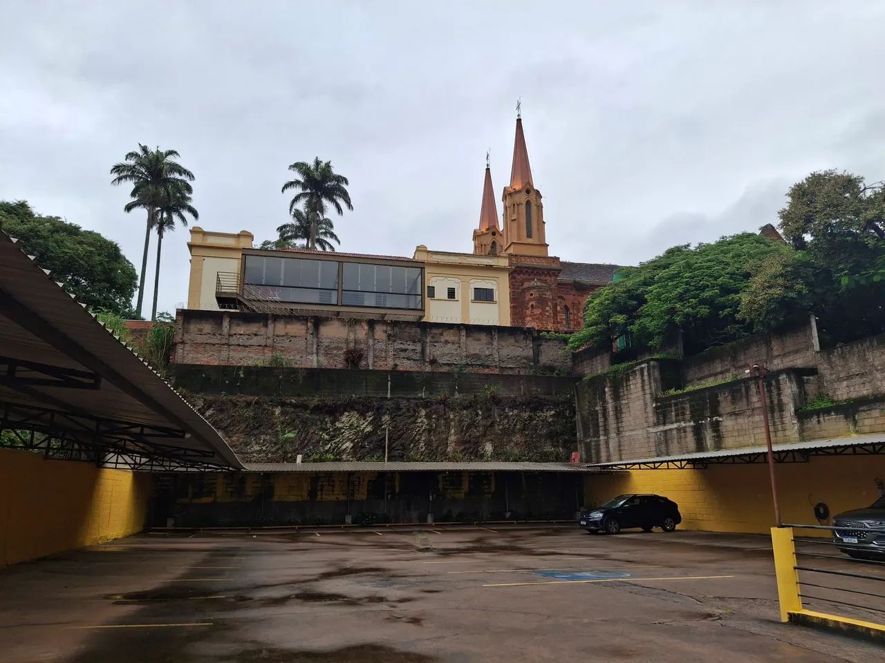 Estacionamento em frente a Unimed no Centro.  - Foto 5