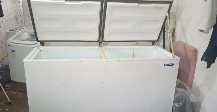 Vendo ou troco essa freezer com defeito  - Foto 2