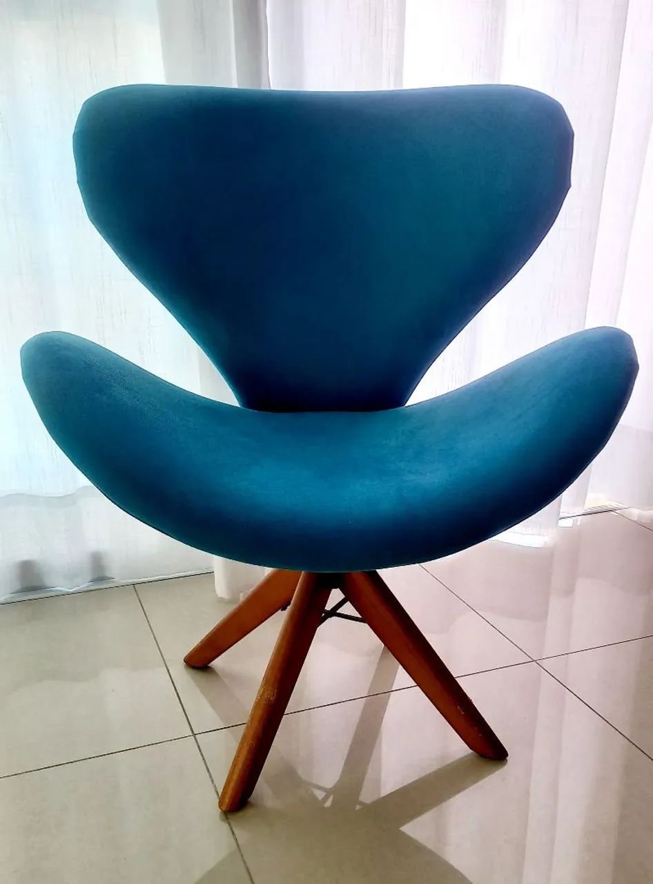 2 Poltronas Swan em veludo turqueza