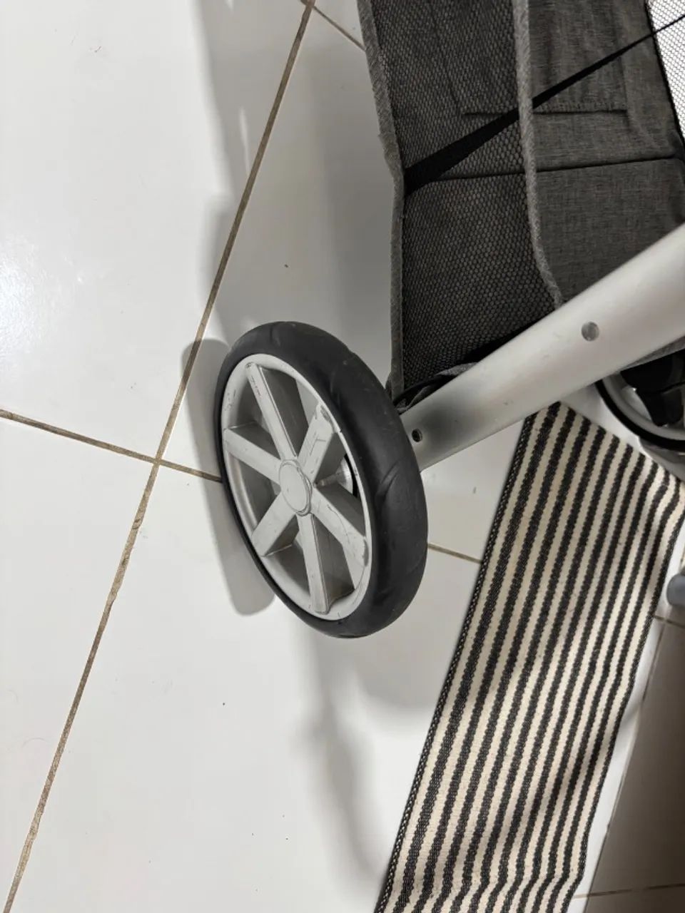 Carrinho de bebê usado - Foto 3