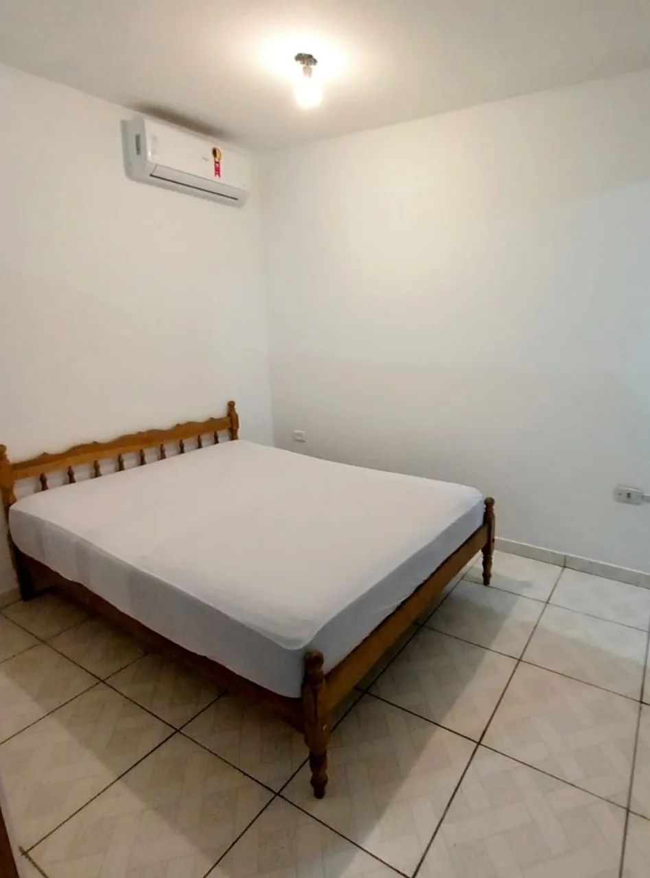 Kitnet semi mobiliada, sobrado 