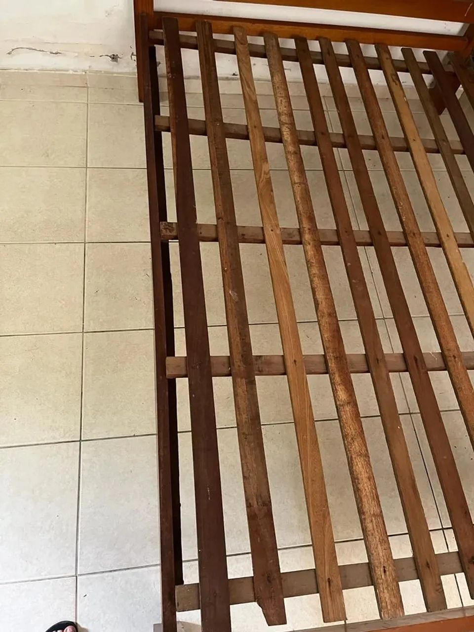 Cama de casal em madeira - Foto 2