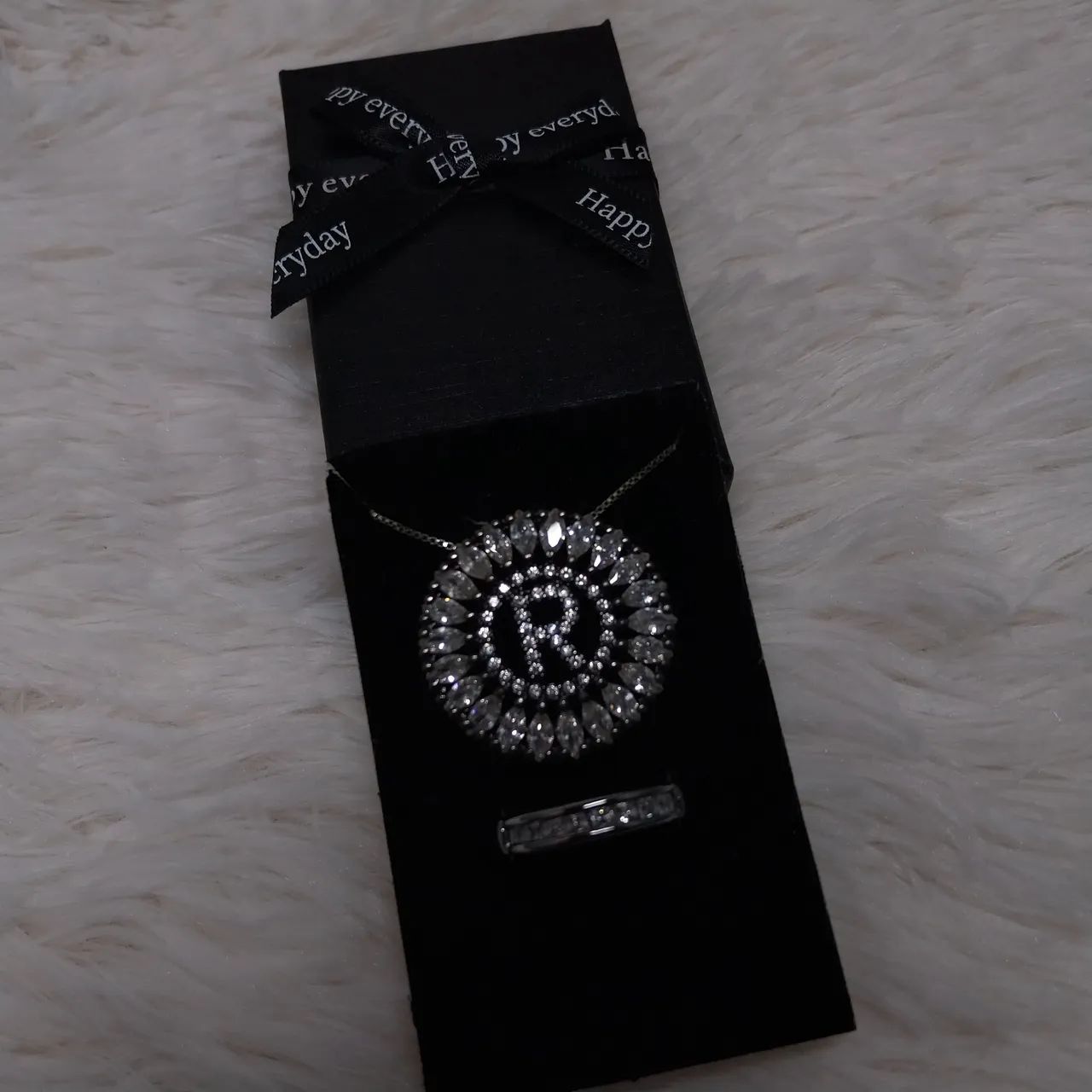 Conjunto Anel + Colar com a letra ?R? - Foto 2