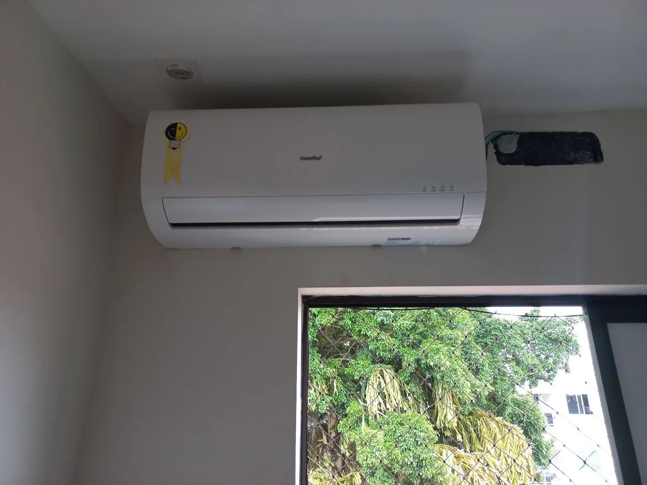 AR CONDICIONADO COMFEE 9000MIL BTUs SEMINOVO  - Foto 3
