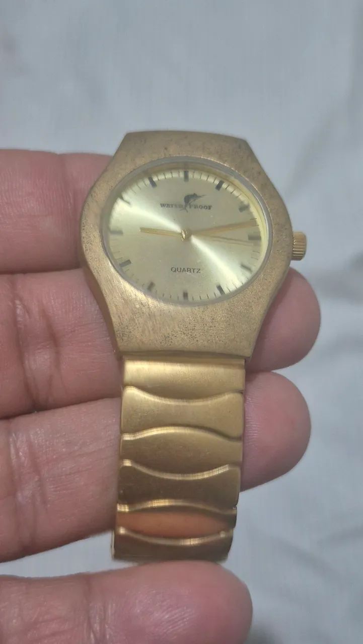Relógio WATER PROOF  QUARTZ  DOURADO    -   SEM USO  - Foto 2