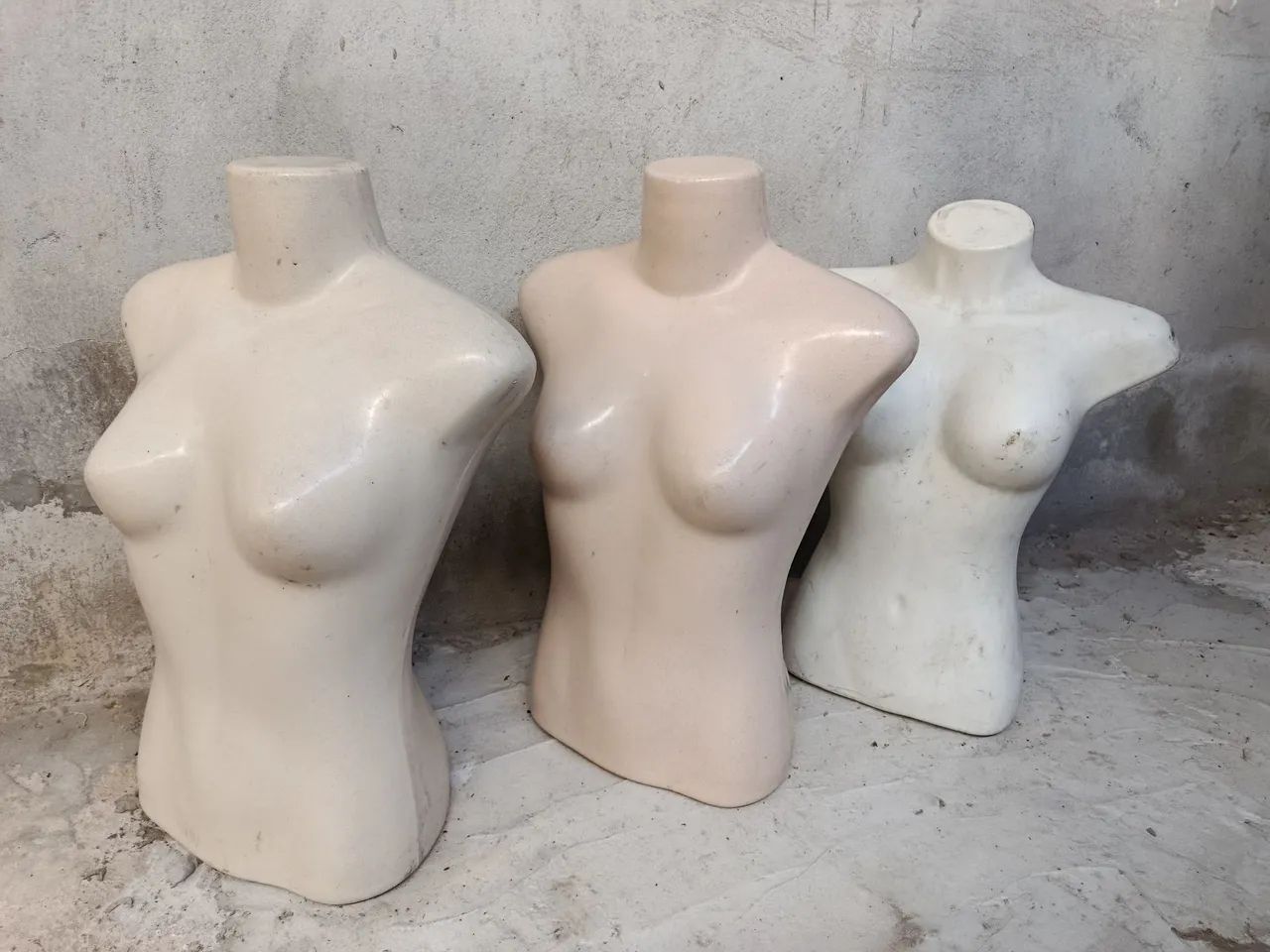 Manequim meio feminino 