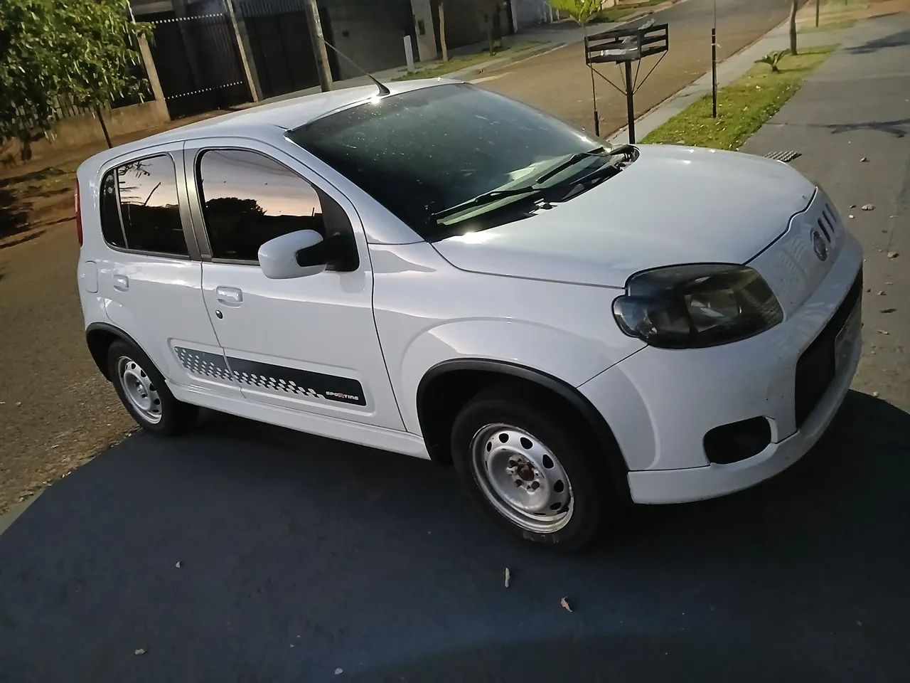 Fiat Uno Sporting 1.4 EVO Fire Flex 8V 4P 2014 - Foto 3