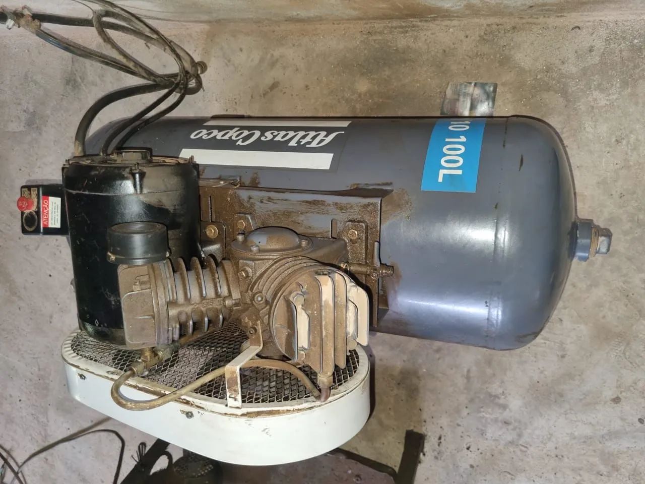 Compressor Atlas Copco com motor trifásico, 2 cilindros - Foto 3