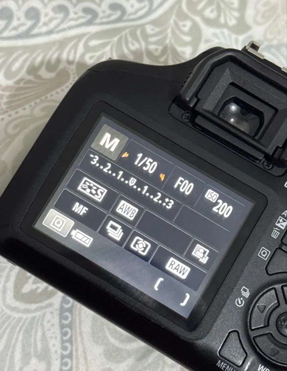 Canon T100420251862125793281