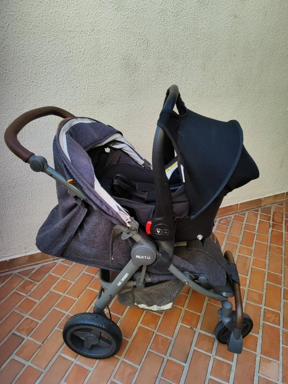 Carrinho de bebê + Bebê conforto Risus - ABC Desing Avito - Foto 5