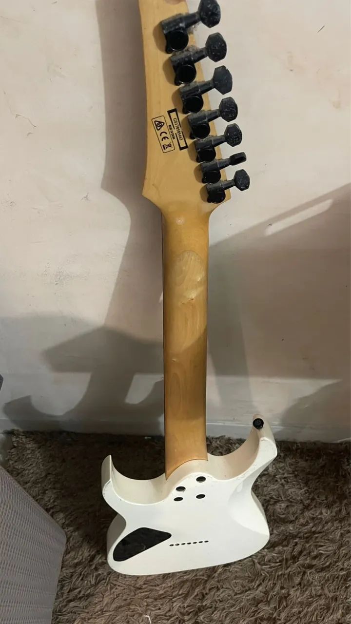 Guitarra com 7 cordas 