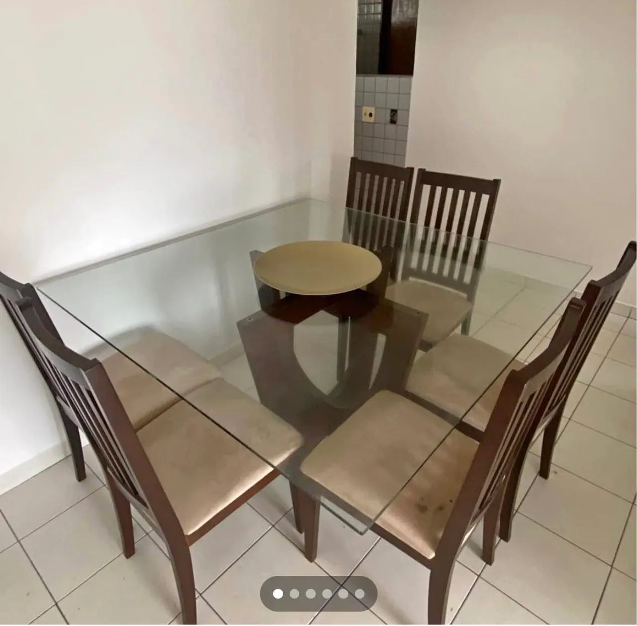 Vendo linda mesa com base em madeir