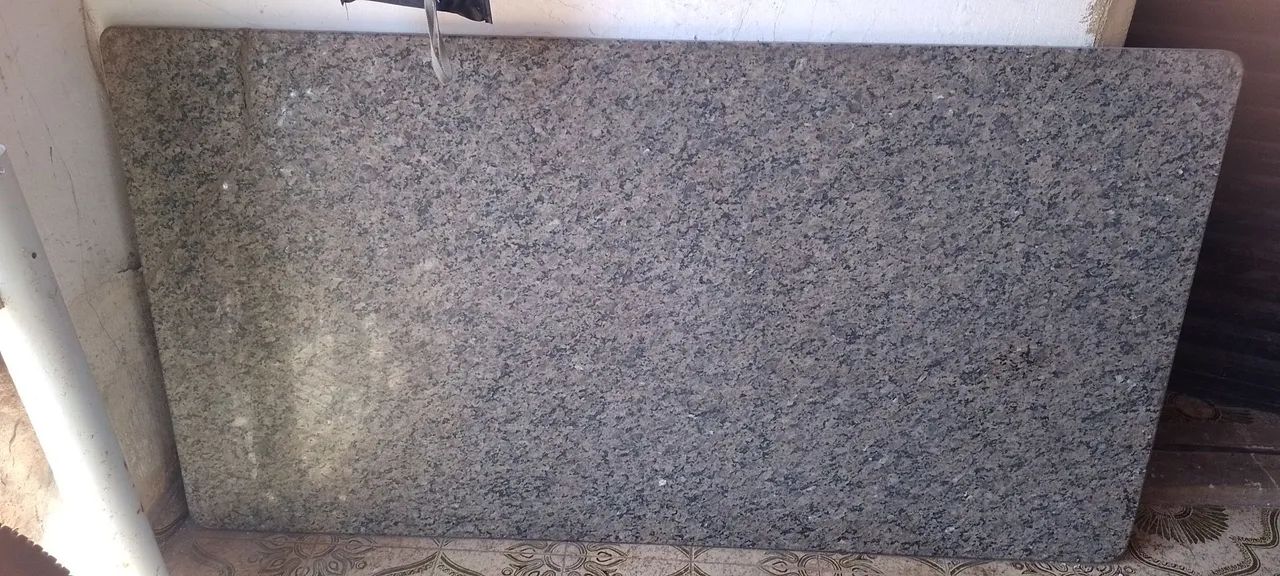 Mesa com pedra de mármore 