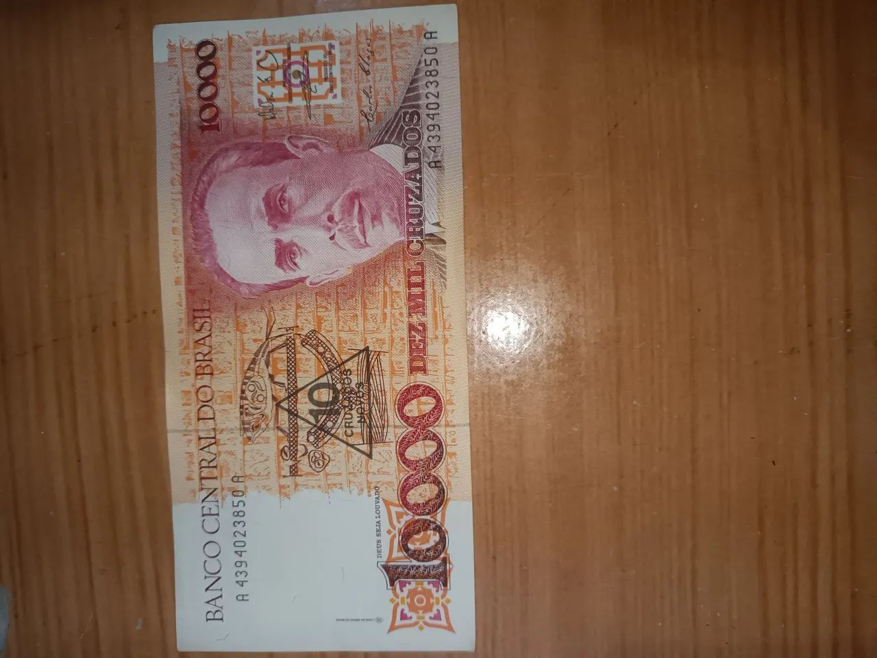Notas e moedas antigas