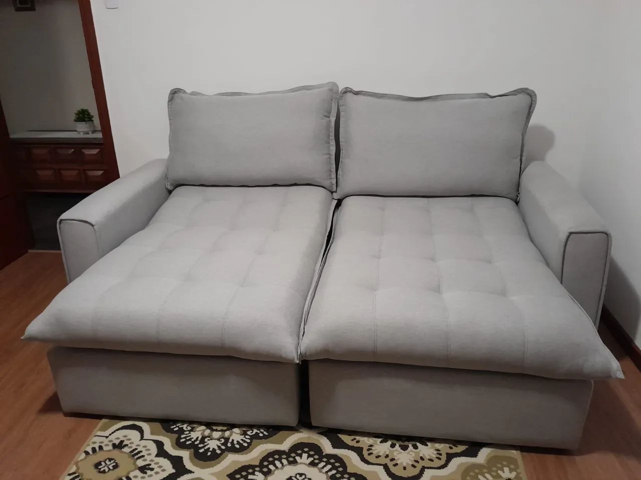 Sofá estofado ravena 2.20m linha cinza claro - Foto 2