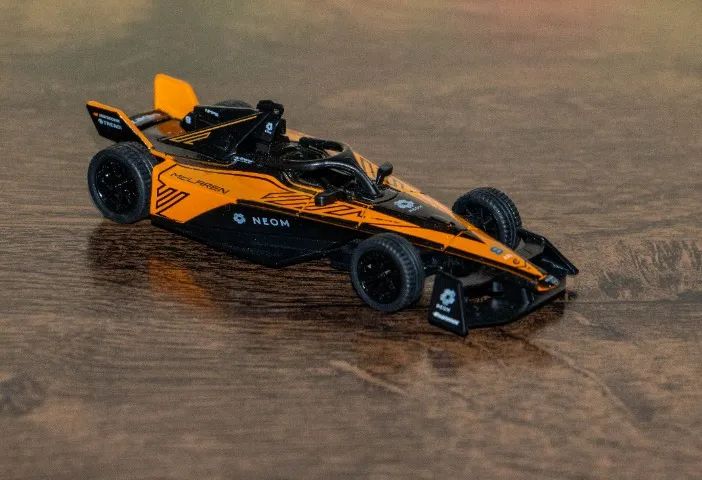 Miniatura Mclaren Formula E 1/43 - Foto 2