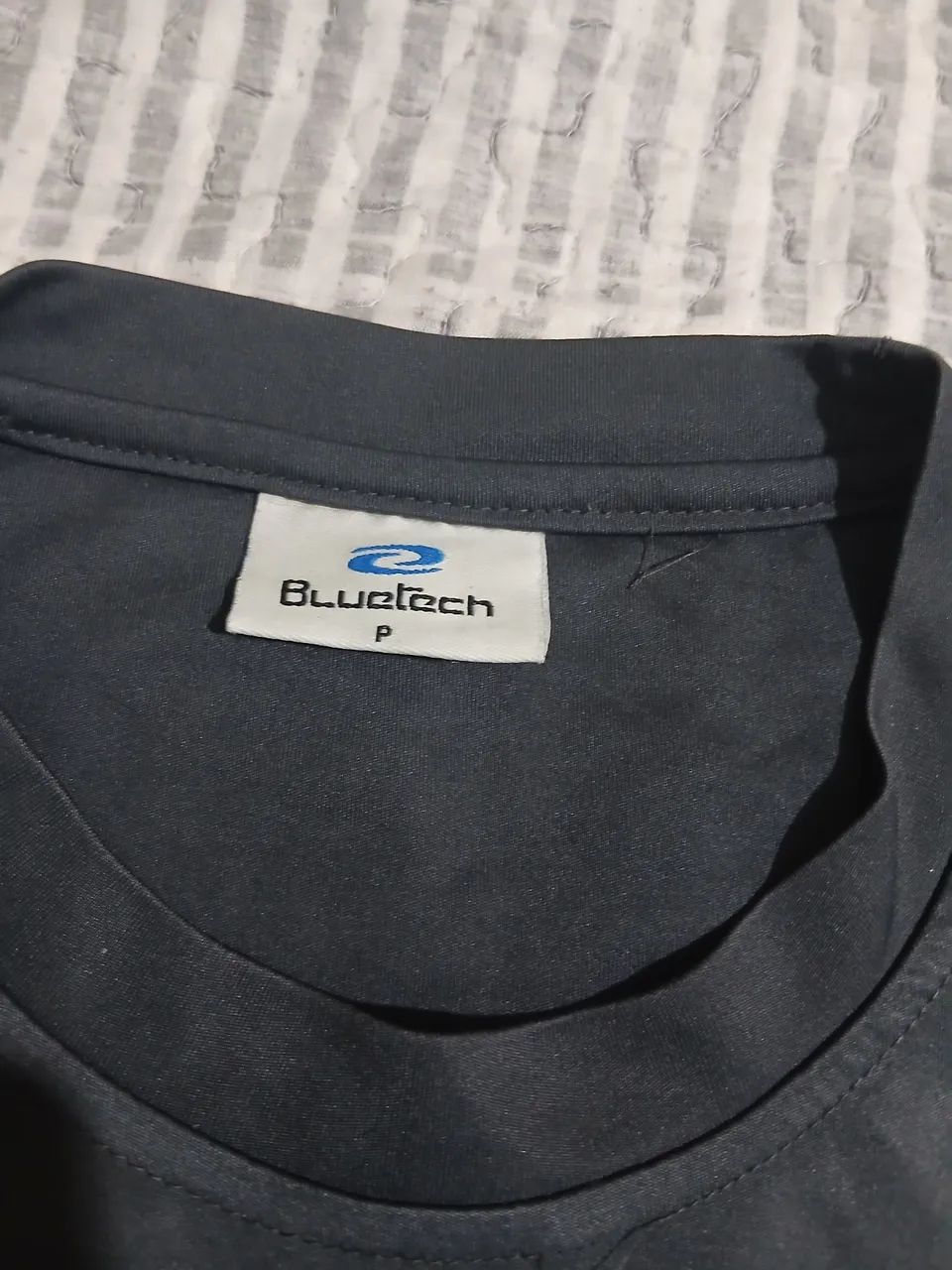 CAMISA BLUETECH EM BOAS CONDIÇÕES TAM M  - Foto 2