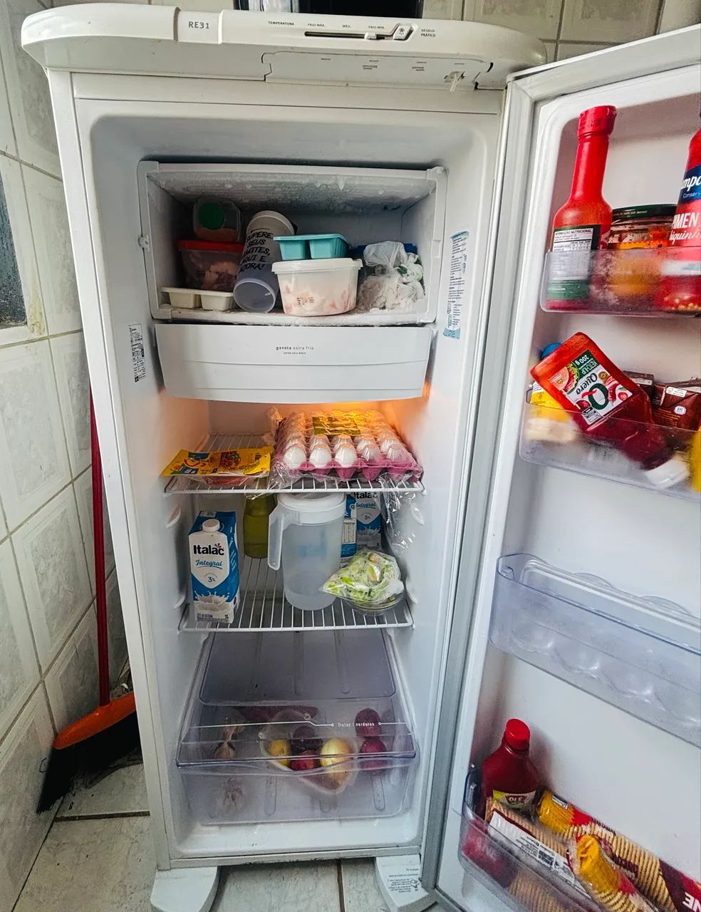 Vende uma geladeira 