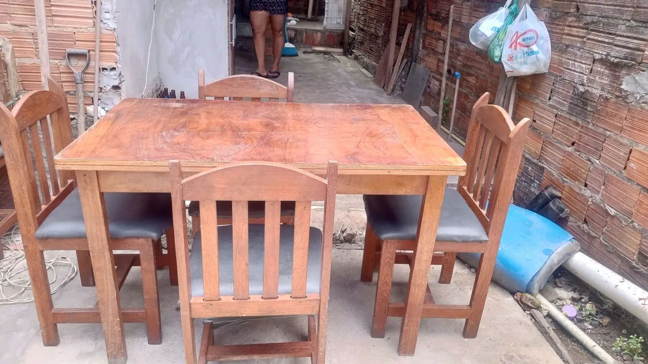 PRA VENDER LOGO! CONJUNTO DE MESA COM 4 CADEIRAS  - Foto 3