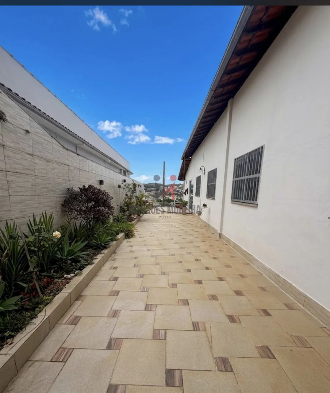 CASA LINEAR DE 4 QUARTOS COM 2 SUÍTES, ÁREA DE LAZER COMPLETA E PISCINA NO BOM CLIMA - Foto 4