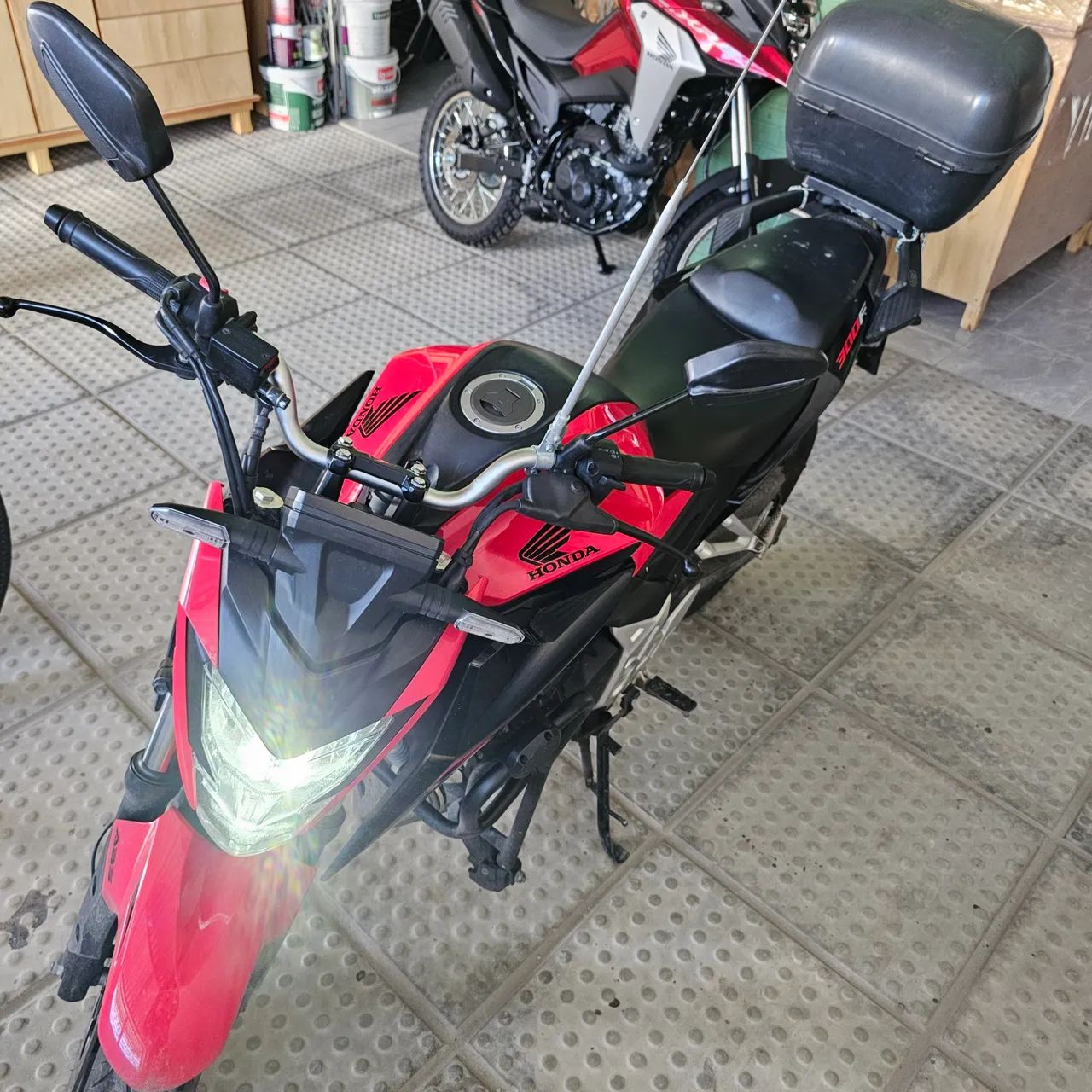Moto excelente e conservada cb300 - Foto 3