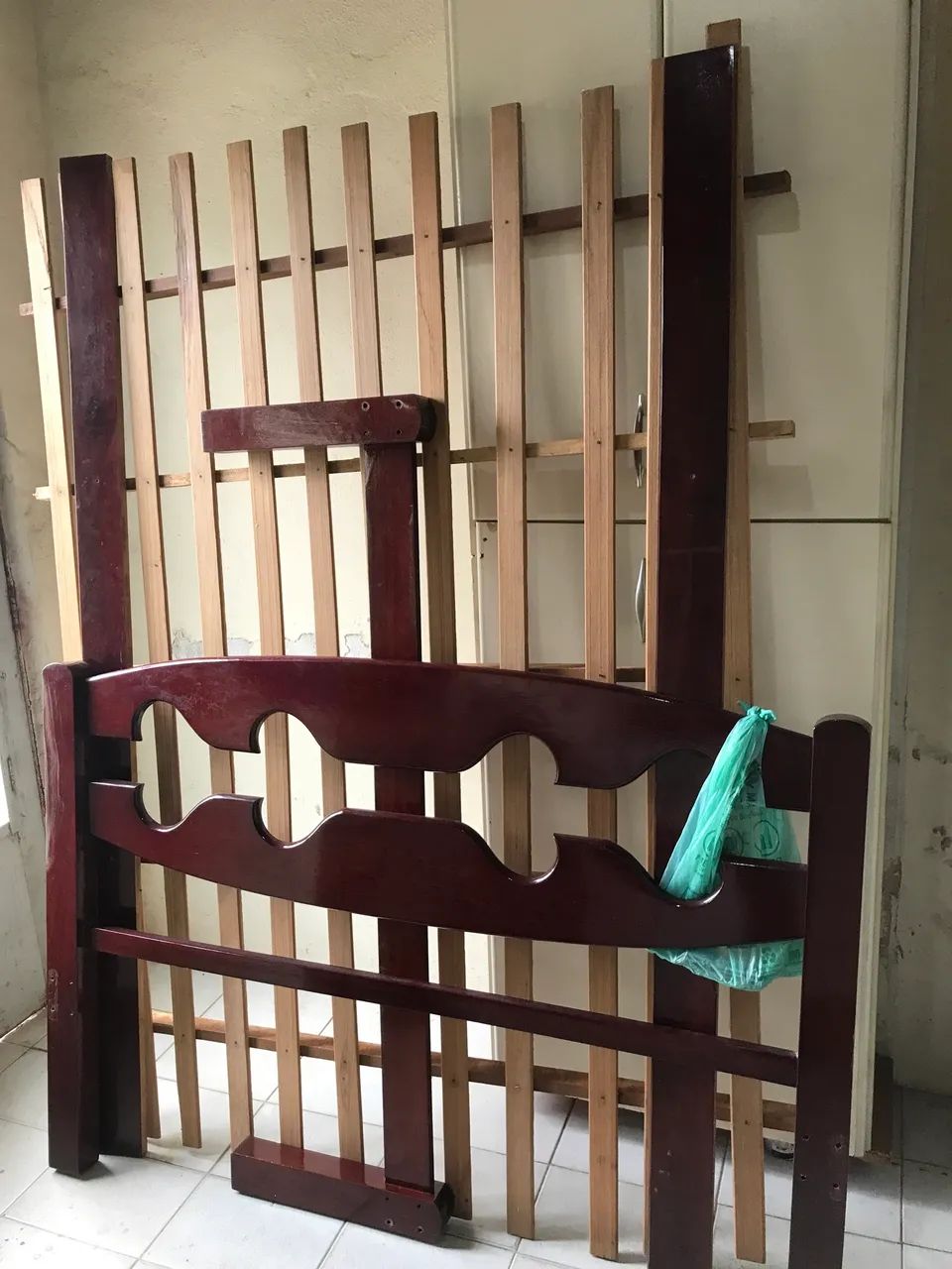 Cama de casal madeira maciça 