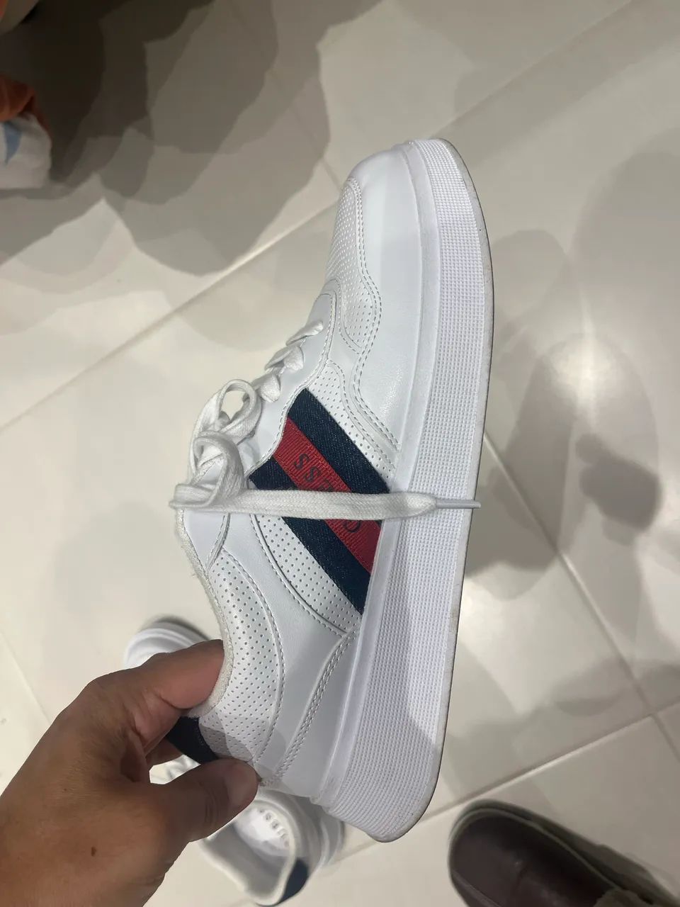 Tênis Guess original - comprado na Europa - Foto 2